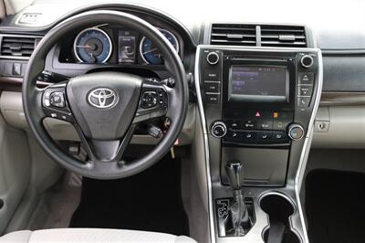 2016 Toyota Camry LE   - Photo 34 - Arlington, TX 76011