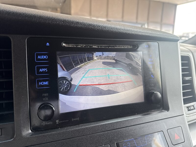 2017 Toyota Sienna LE 7-Passenger   - Photo 23 - Arlington, TX 76011