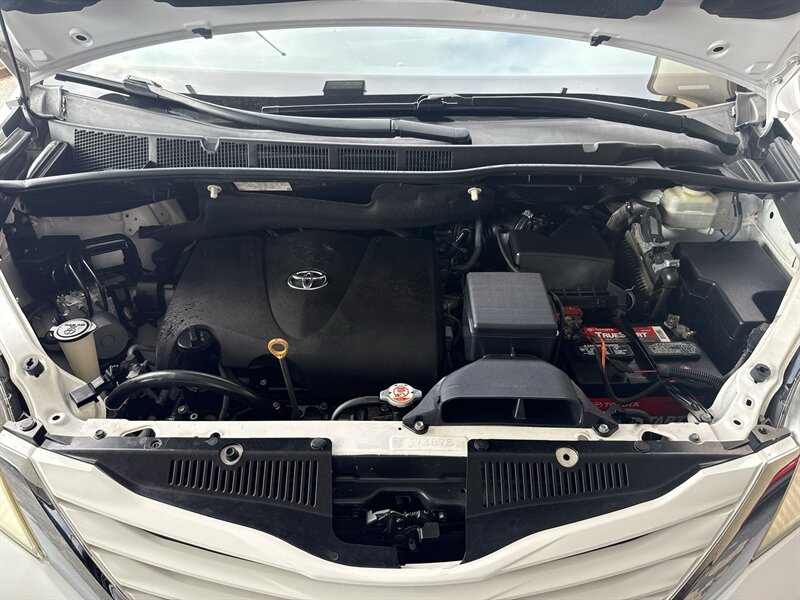 2017 Toyota Sienna LE 7-Passenger   - Photo 30 - Arlington, TX 76011