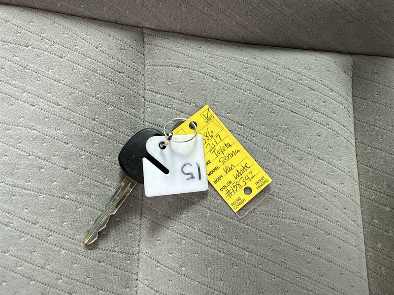 2017 Toyota Sienna LE 7-Passenger   - Photo 32 - Arlington, TX 76011