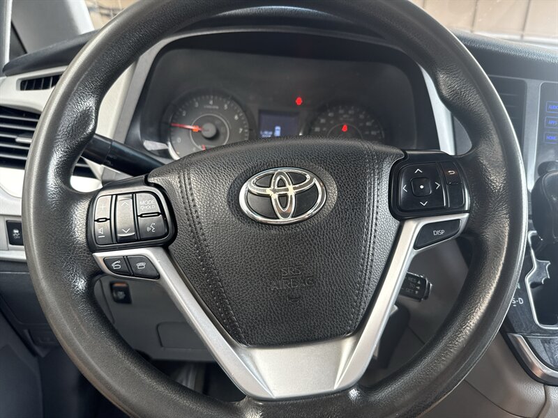 2017 Toyota Sienna LE 7-Passenger   - Photo 20 - Arlington, TX 76011