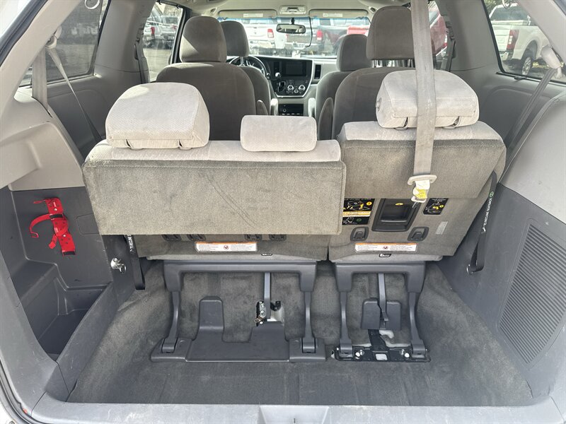 2017 Toyota Sienna LE 7-Passenger   - Photo 8 - Arlington, TX 76011