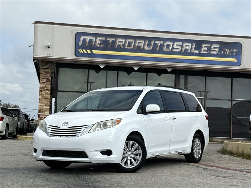 2017 Toyota Sienna LE 7-Passenger   - Photo 1 - Arlington, TX 76011