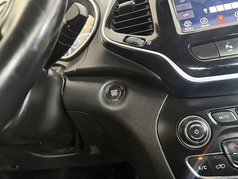 2019 Jeep Cherokee Limited - Photo 24 - Arlington, TX 76011