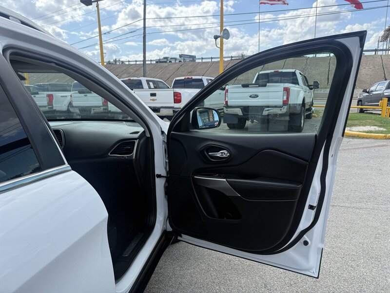 2019 Jeep Cherokee Limited - Photo 17 - Arlington, TX 76011