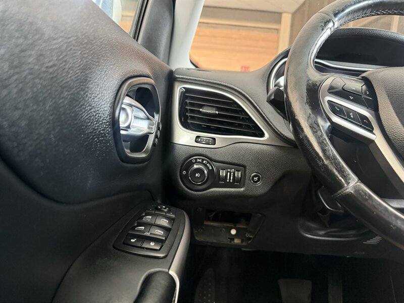 2019 Jeep Cherokee Limited - Photo 21 - Arlington, TX 76011
