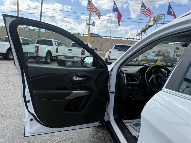2019 Jeep Cherokee Limited - Photo 13 - Arlington, TX 76011