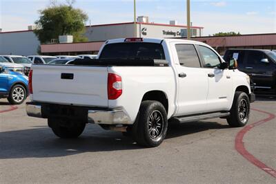 2017 Toyota Tundra SR5   - Photo 9 - Arlington, TX 76011