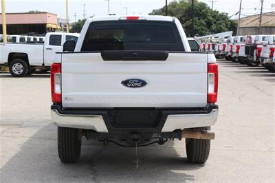 2017 Ford F-250 XL   - Photo 5 - Arlington, TX 76011