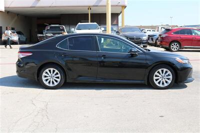 2018 Toyota Camry SE   - Photo 10 - Arlington, TX 76011