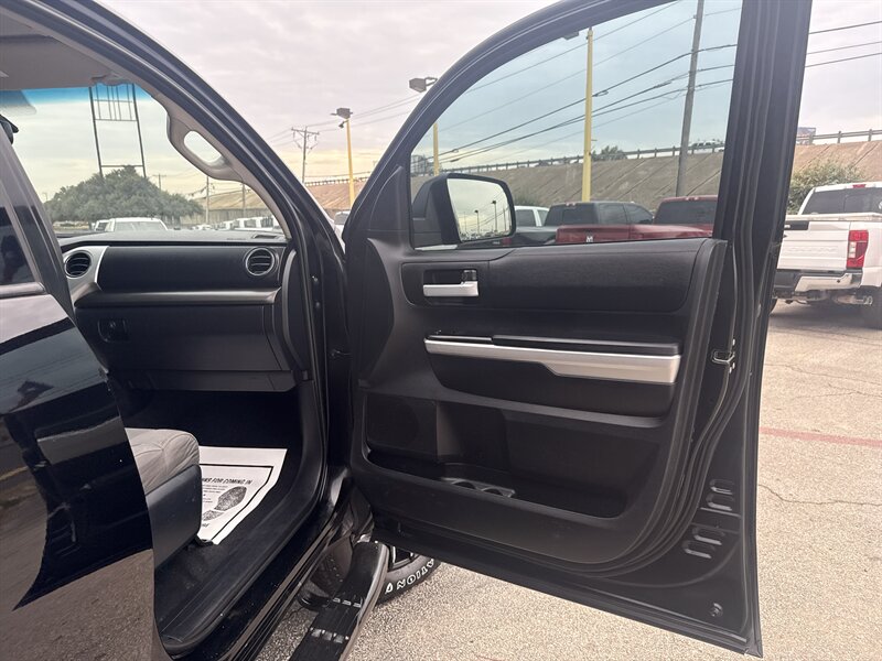 2017 Toyota Tundra SR5   - Photo 20 - Arlington, TX 76011