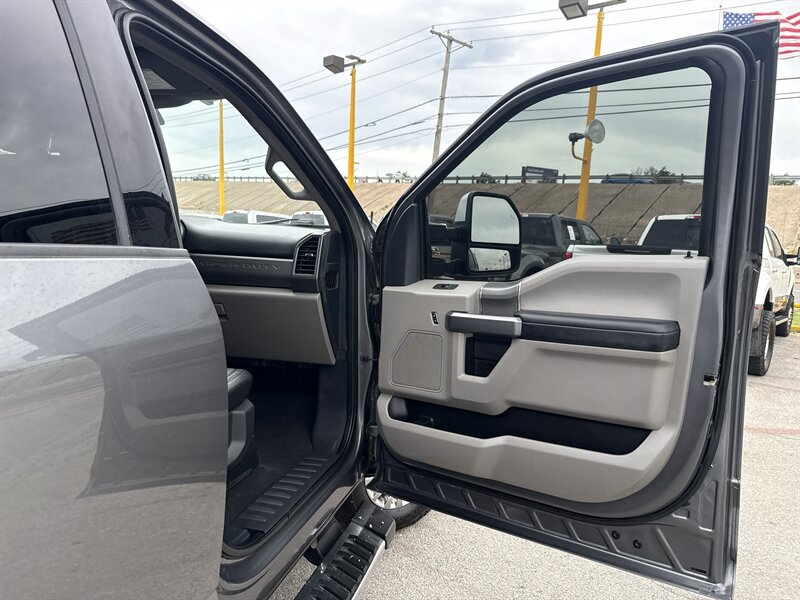 2022 Ford F-250 XLT - Photo 19 - Arlington, TX 76011