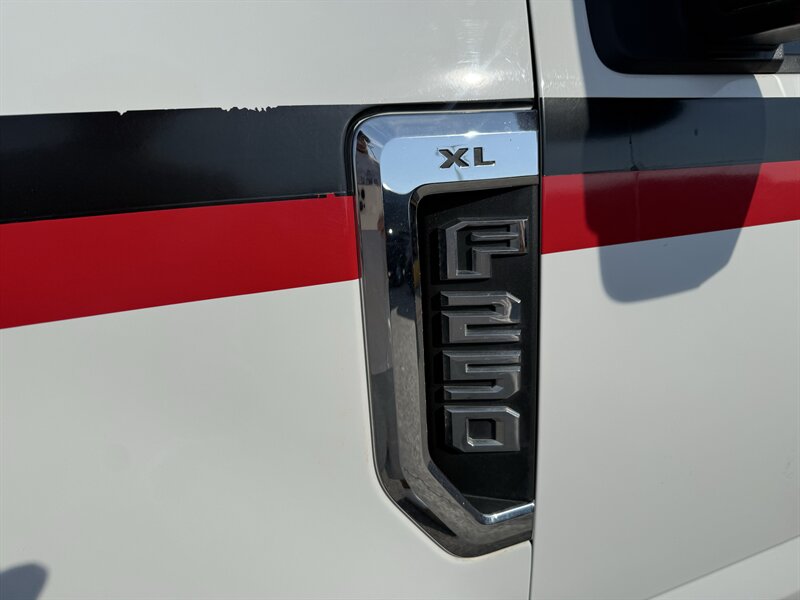 2022 Ford F-250 XL - Photo 12 - Arlington, TX 76011