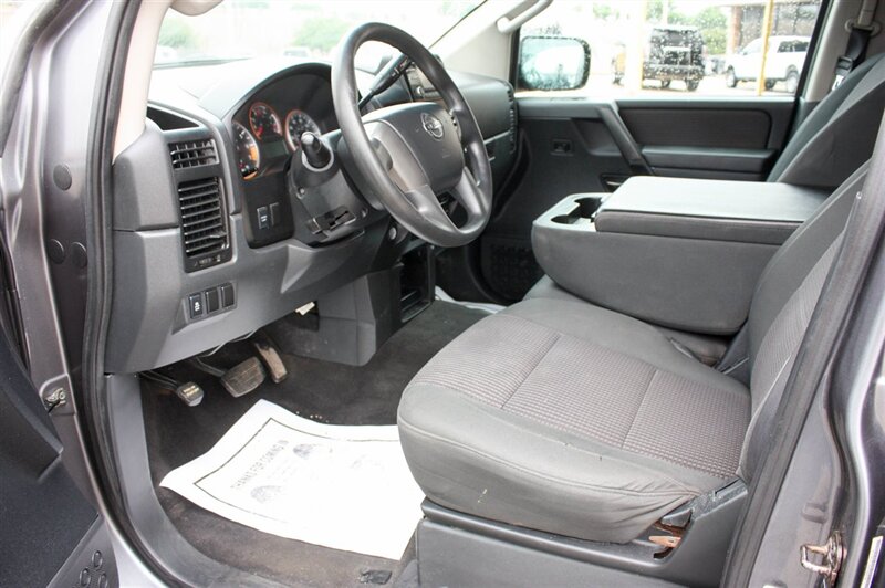 2013 Nissan Titan SV - Photo 13 - Arlington, TX 76011