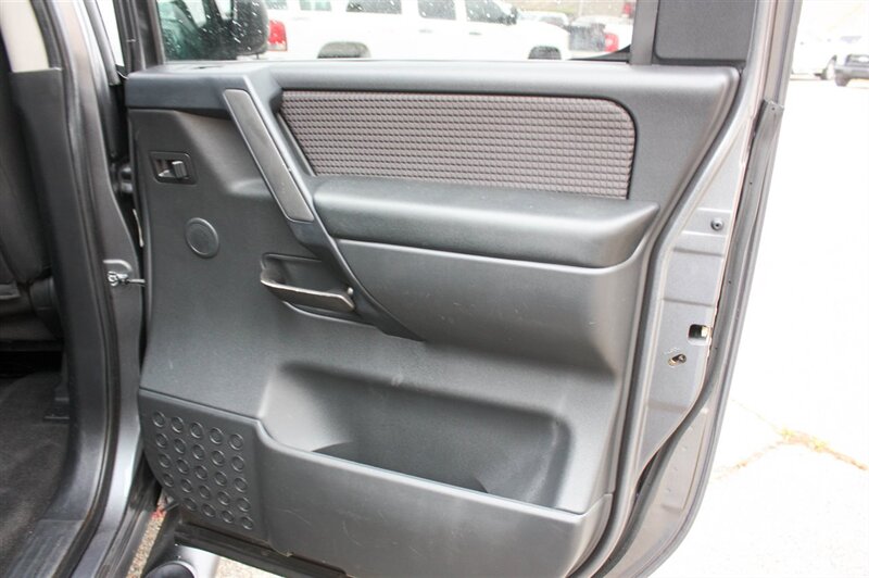 2013 Nissan Titan SV - Photo 23 - Arlington, TX 76011
