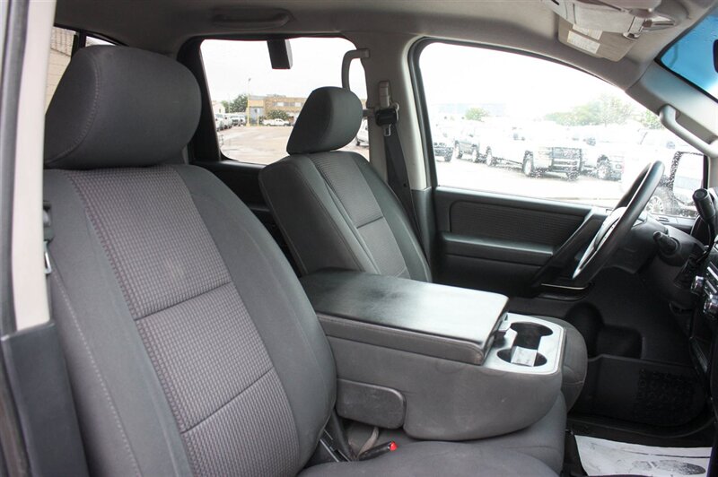 2013 Nissan Titan SV - Photo 24 - Arlington, TX 76011