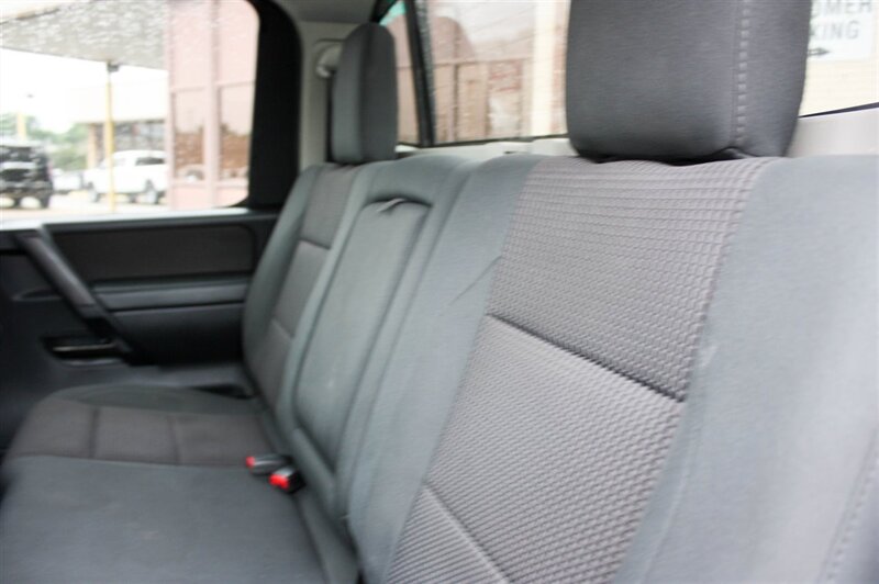 2013 Nissan Titan SV - Photo 19 - Arlington, TX 76011
