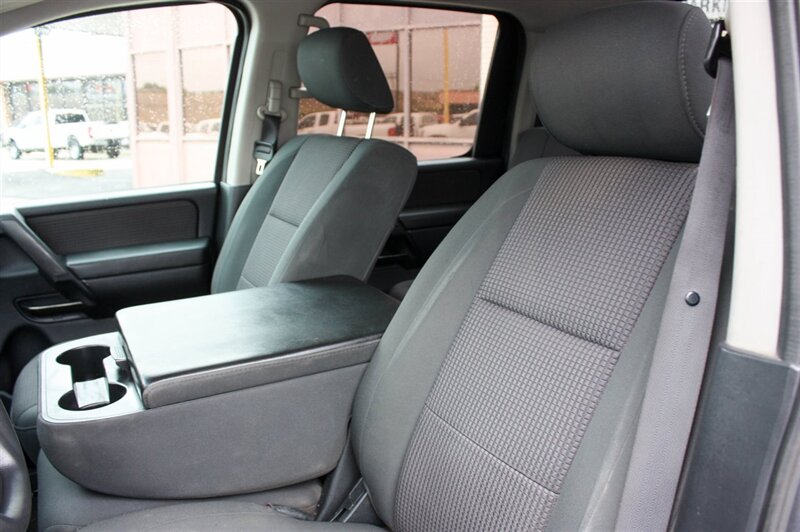 2013 Nissan Titan SV - Photo 15 - Arlington, TX 76011