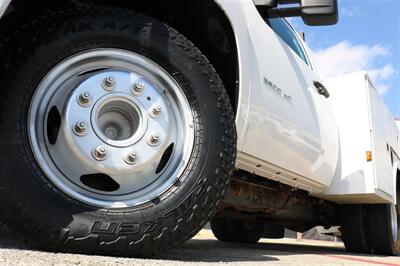 2013 Chevrolet Silverado 3500HD CC Work Truck   - Photo 2 - Arlington, TX 76011