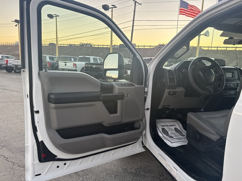 2017 Ford F-250 XL - Photo 13 - Arlington, TX 76011