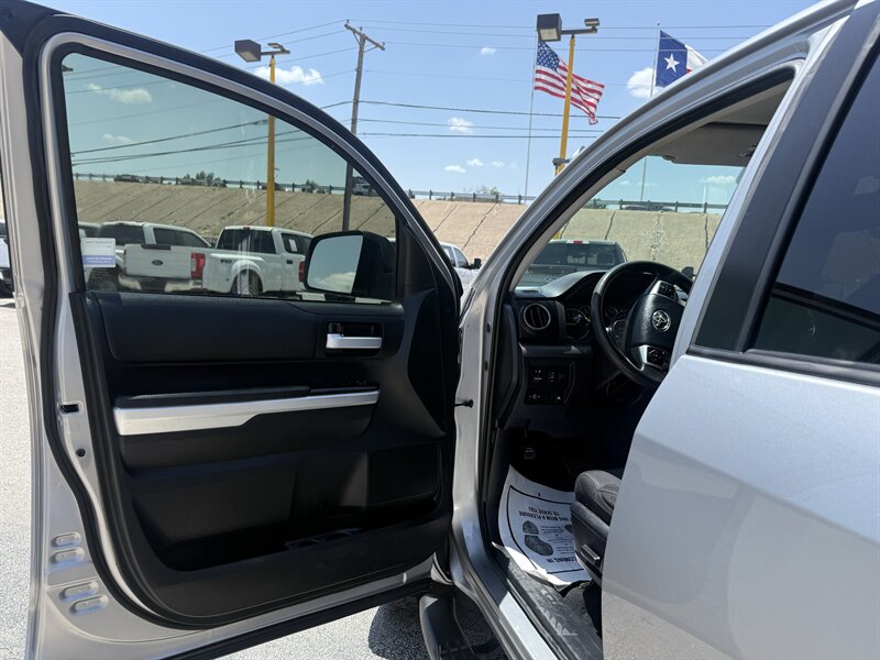 2017 Toyota Tundra SR5 - Photo 15 - Arlington, TX 76011