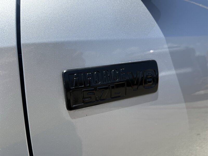 2017 Toyota Tundra SR5 - Photo 11 - Arlington, TX 76011