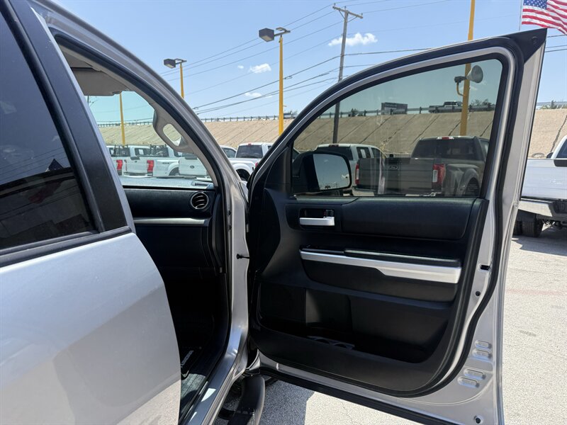 2017 Toyota Tundra SR5 - Photo 19 - Arlington, TX 76011