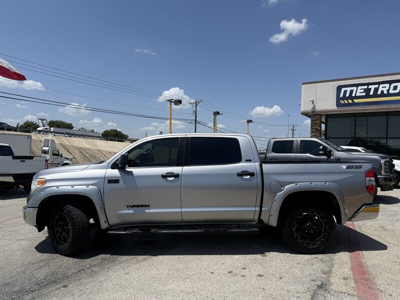 2017 Toyota Tundra SR5 - Photo 8 - Arlington, TX 76011