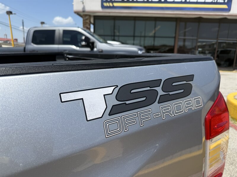 2017 Toyota Tundra SR5 - Photo 14 - Arlington, TX 76011
