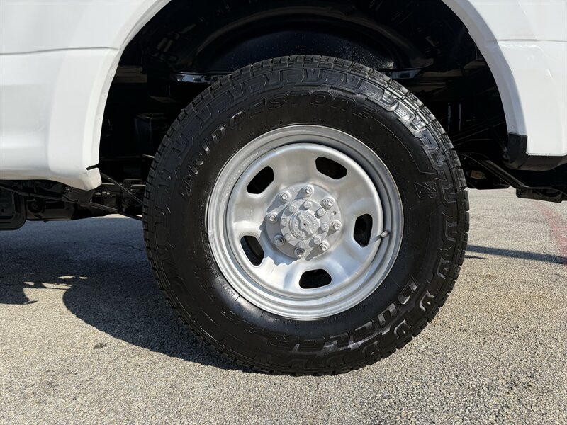 2017 Ford F-350 Super Duty XL - Photo 11 - Arlington, TX 76011