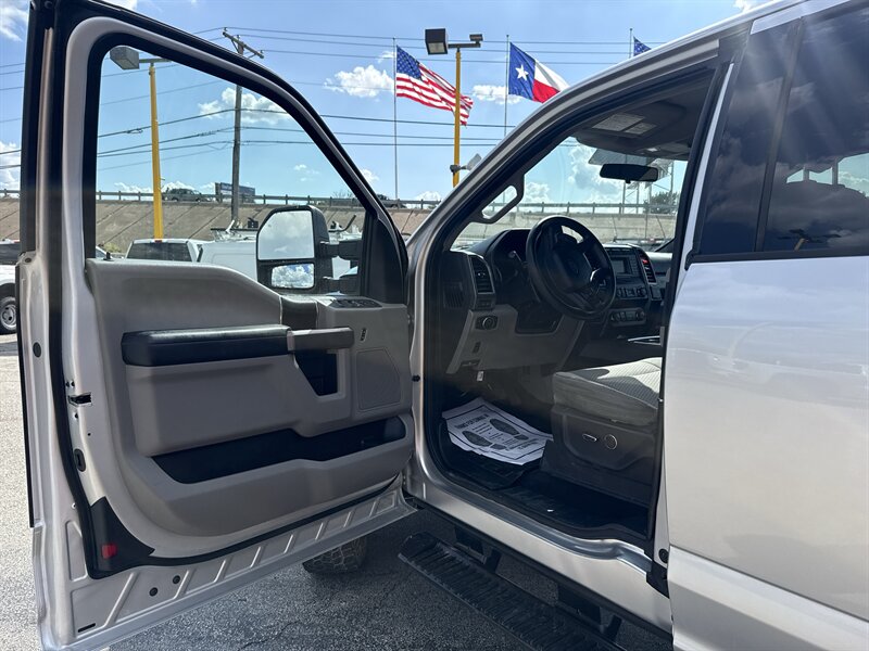 2019 Ford F-250 Super Duty XLT - Photo 14 - Arlington, TX 76011