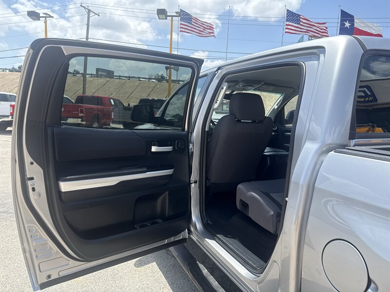 2016 Toyota Tundra SR5 - Photo 16 - Arlington, TX 76011