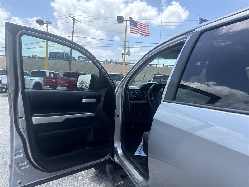 2016 Toyota Tundra SR5 - Photo 14 - Arlington, TX 76011