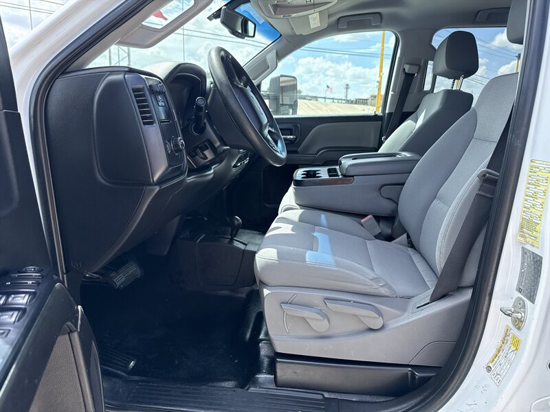 2018 Chevrolet Silverado 3500HD CC Work Truck - Photo 14 - Arlington, TX 76011
