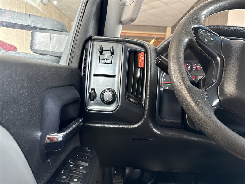 2018 Chevrolet Silverado 3500HD CC Work Truck - Photo 21 - Arlington, TX 76011