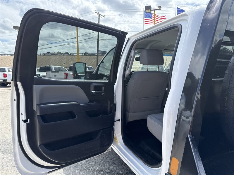 2018 Chevrolet Silverado 3500HD CC Work Truck - Photo 15 - Arlington, TX 76011