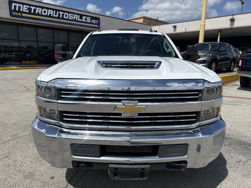 2018 Chevrolet Silverado 3500HD CC Work Truck - Photo 2 - Arlington, TX 76011
