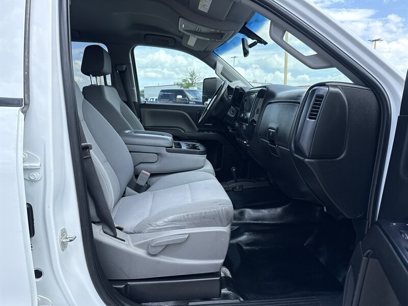 2018 Chevrolet Silverado 3500HD CC Work Truck - Photo 18 - Arlington, TX 76011