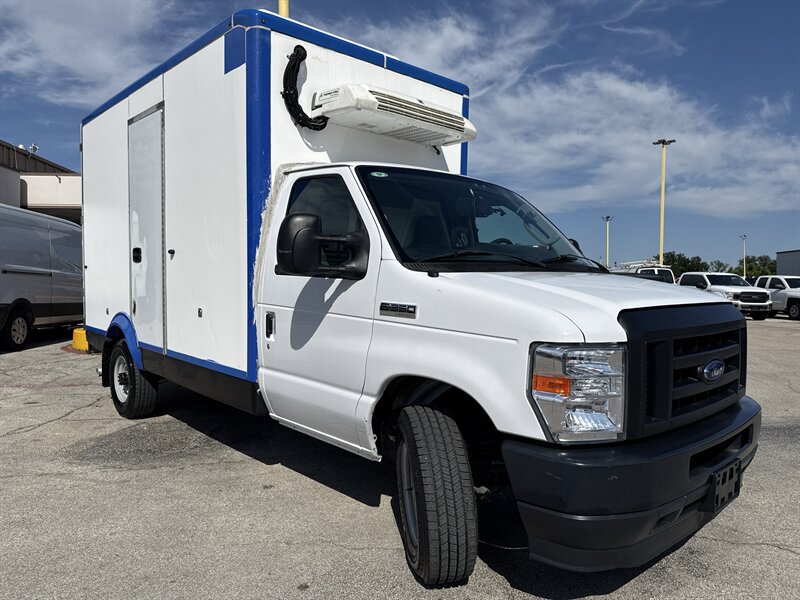 2023 Ford E-350 SD - Photo 3 - Arlington, TX 76011