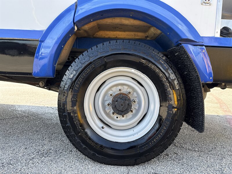 2023 Ford E-350 SD - Photo 11 - Arlington, TX 76011