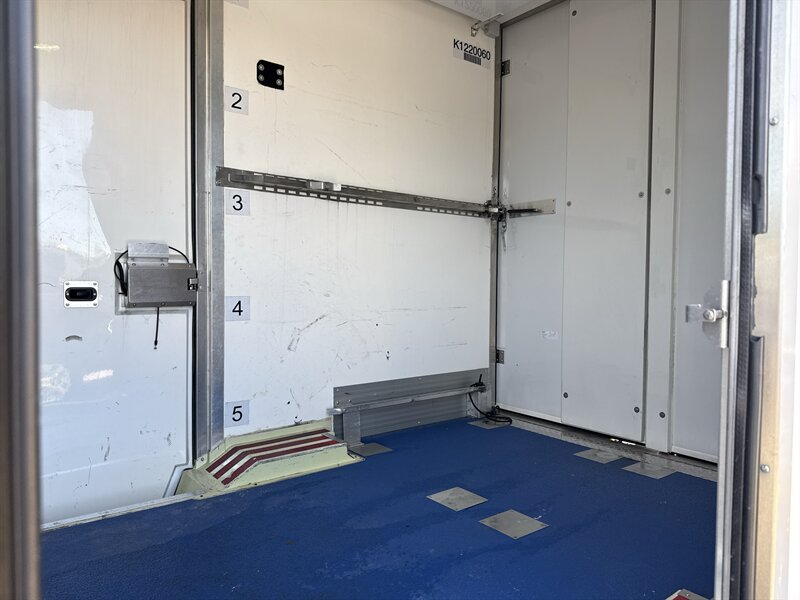 2023 Ford E-350 SD - Photo 16 - Arlington, TX 76011