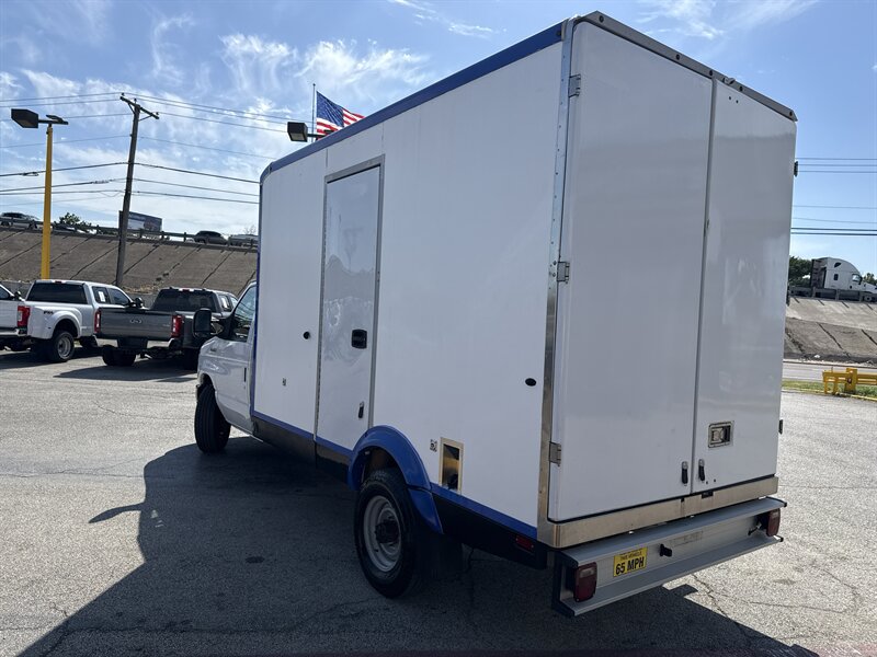 2023 Ford E-350 SD - Photo 8 - Arlington, TX 76011