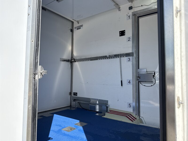 2023 Ford E-350 SD - Photo 20 - Arlington, TX 76011