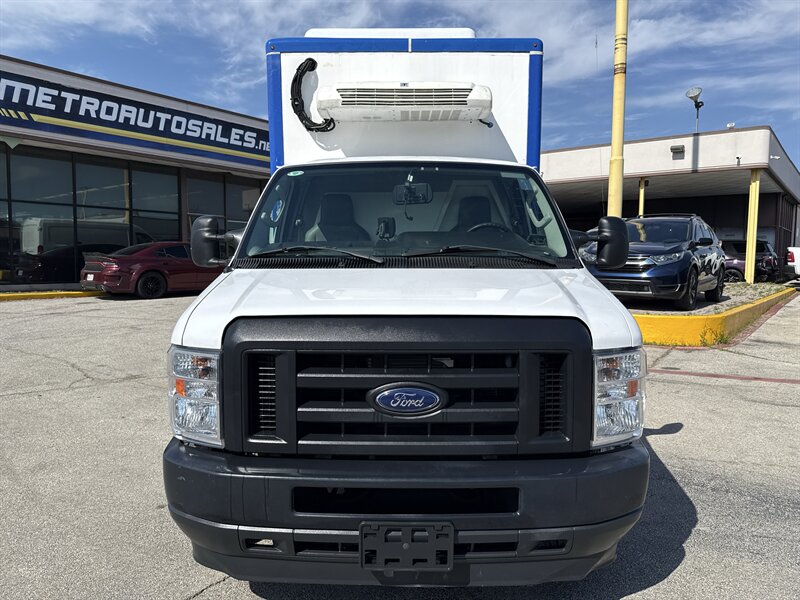 2023 Ford E-350 SD - Photo 2 - Arlington, TX 76011