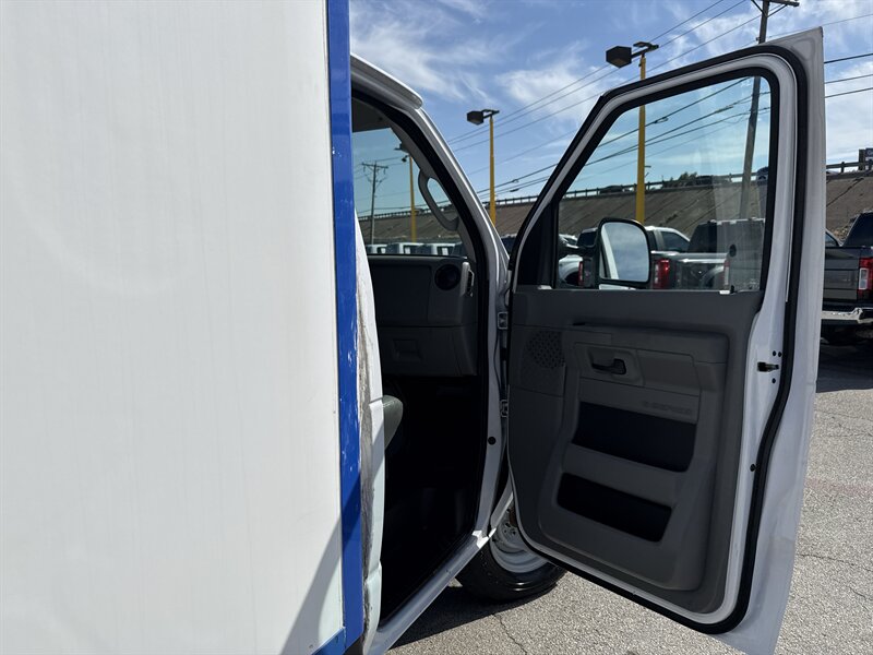 2023 Ford E-350 SD - Photo 17 - Arlington, TX 76011