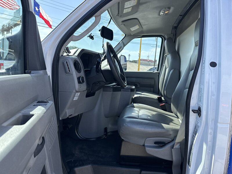 2023 Ford E-350 SD - Photo 14 - Arlington, TX 76011