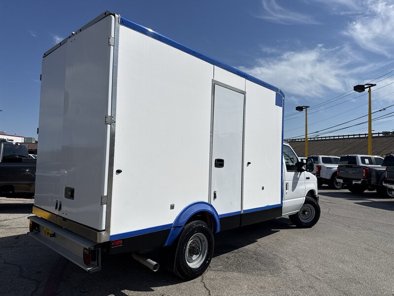 2023 Ford E-350 SD - Photo 5 - Arlington, TX 76011