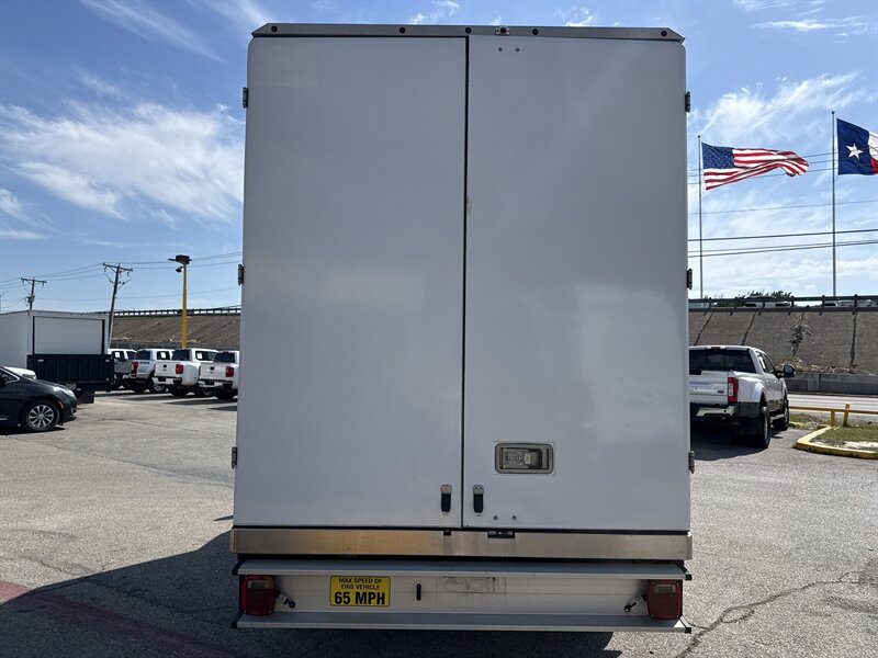 2023 Ford E-350 SD - Photo 6 - Arlington, TX 76011