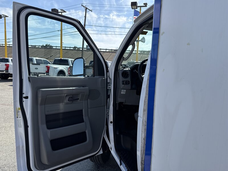 2023 Ford E-350 SD - Photo 13 - Arlington, TX 76011