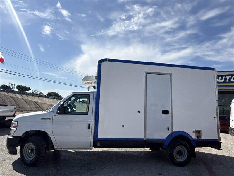 2023 Ford E-350 SD - Photo 9 - Arlington, TX 76011